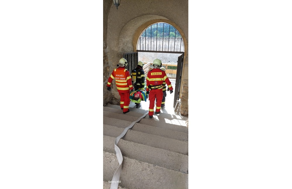 FOTO: Cvičný zásah hasičov na Trenčianskom hrade, foto 7