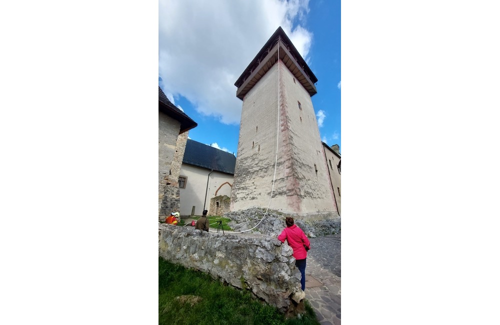 FOTO: Cvičný zásah hasičov na Trenčianskom hrade, foto 9