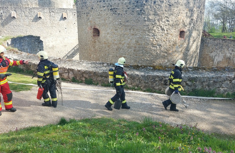 FOTO: Cvičný zásah hasičov na Trenčianskom hrade, foto 10