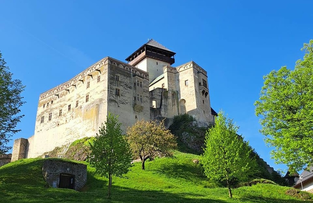FOTO: Trenčiansky hrad opustila jedna z jeho ikon: Hermína, budeš nám chýbať, foto 4
