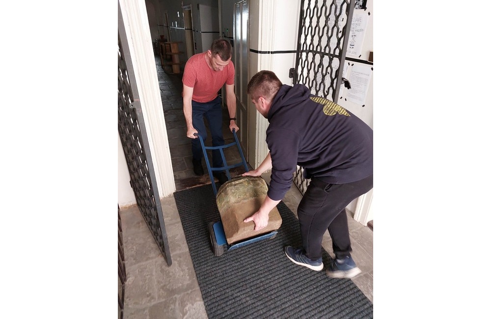 FOTO: Neobyčajný historický nález v Púchove. Z „podozrivého kameňa“ sa vykľul vzácny artefakt, foto 7