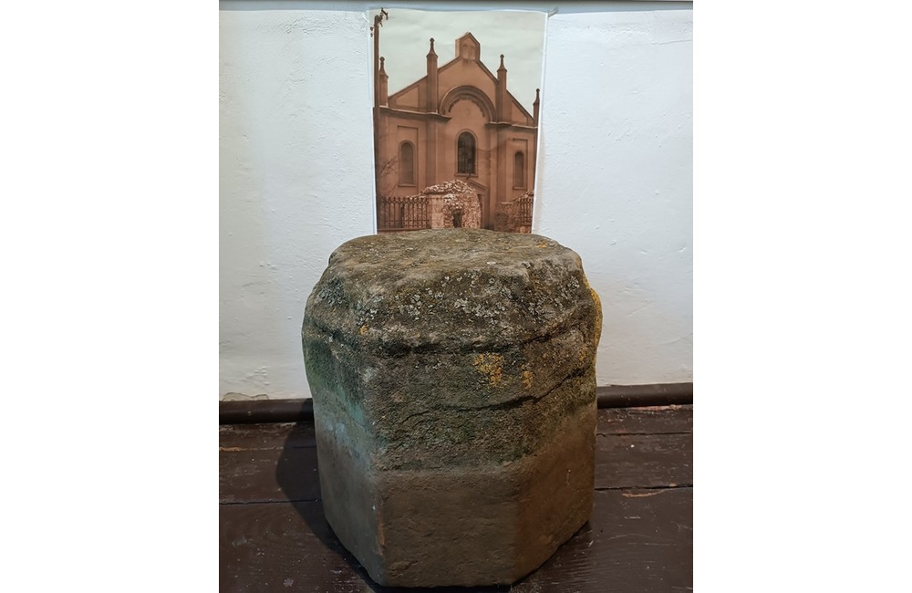 FOTO: Neobyčajný historický nález v Púchove. Z „podozrivého kameňa“ sa vykľul vzácny artefakt, foto 9