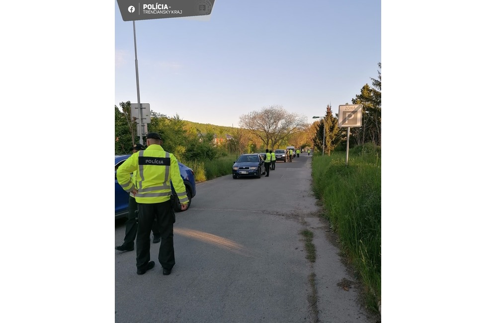 FOTO: Prekvapivý výsledok dychových skúšok takmer 400 vodičov počas policajnej kontroly v Novom Meste nad Váhom, foto 2