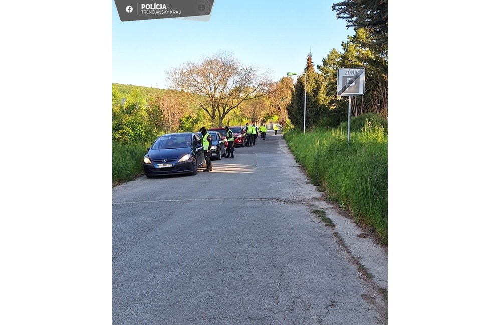 FOTO: Prekvapivý výsledok dychových skúšok takmer 400 vodičov počas policajnej kontroly v Novom Meste nad Váhom, foto 3