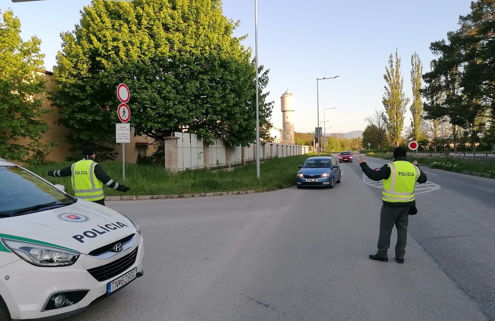 FOTO: Prekvapivý výsledok dychových skúšok takmer 400 vodičov počas policajnej kontroly v Novom Meste nad Váhom, foto 4
