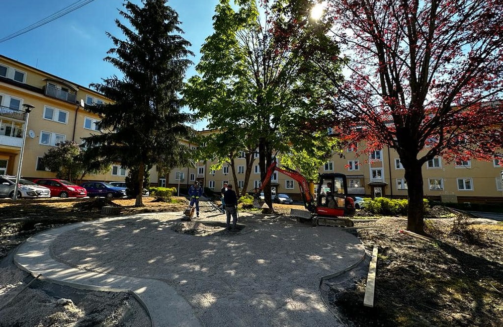 FOTO: Vďaka úspešnému projektu získala Považská Bystrica tisíce eur. Investuje ich do vnútrobloku na Dukelskej, foto 3