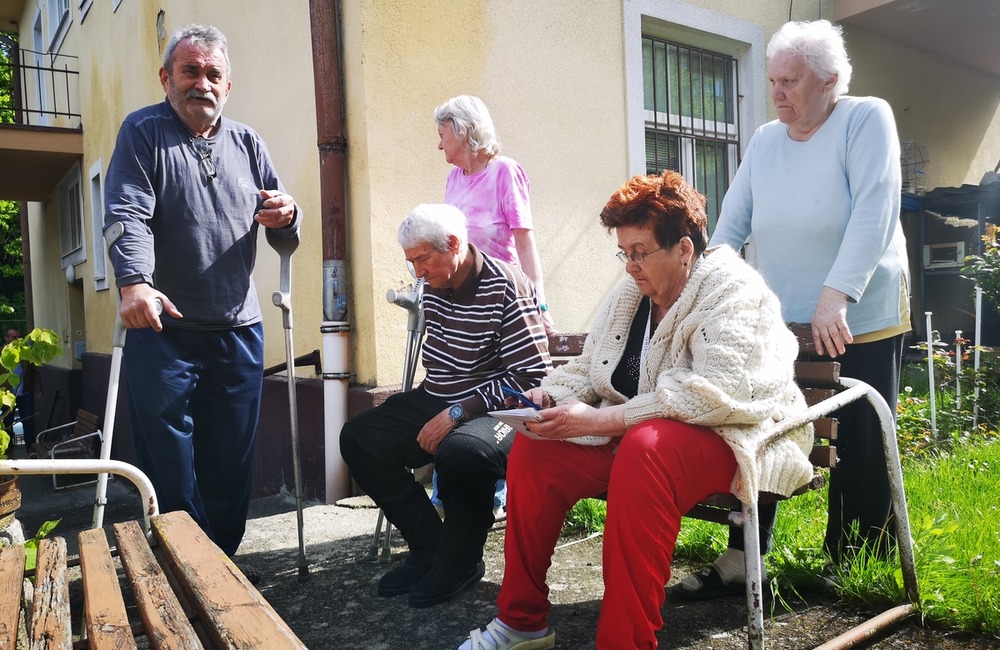 FOTO: Seniori z Trenčianskych Teplíc môžu po výzve z mestského úradu skončiť na ulici , foto 2