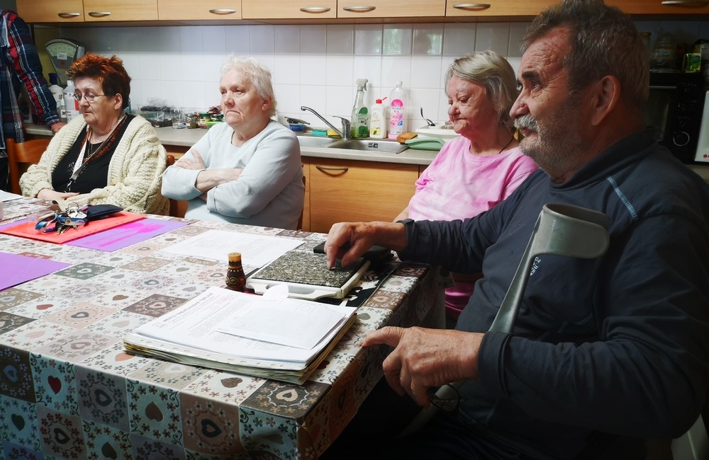 FOTO: Seniori z Trenčianskych Teplíc môžu po výzve z mestského úradu skončiť na ulici , foto 10