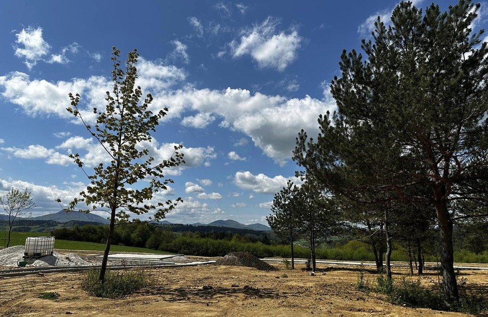 FOTO: Na najväčšom považskobystrickom sídlisku vyrastá nový park. Je väčší ako 3 futbalové ihriská, foto 1