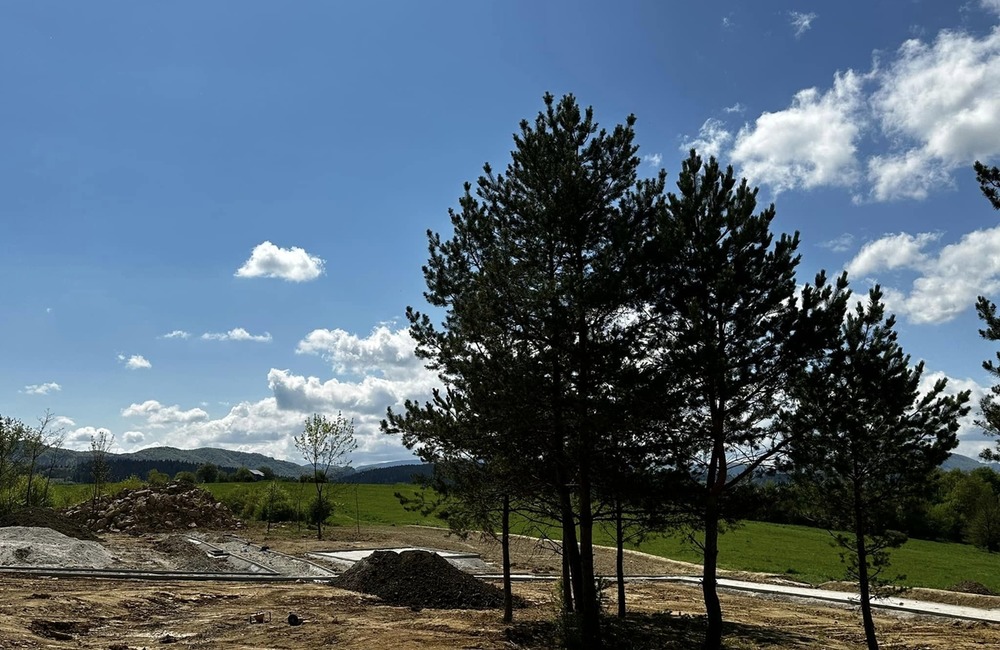 FOTO: Na najväčšom považskobystrickom sídlisku vyrastá nový park. Je väčší ako 3 futbalové ihriská, foto 4