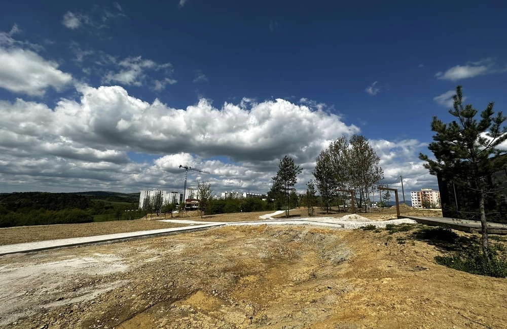 FOTO: Na najväčšom považskobystrickom sídlisku vyrastá nový park. Je väčší ako 3 futbalové ihriská, foto 5