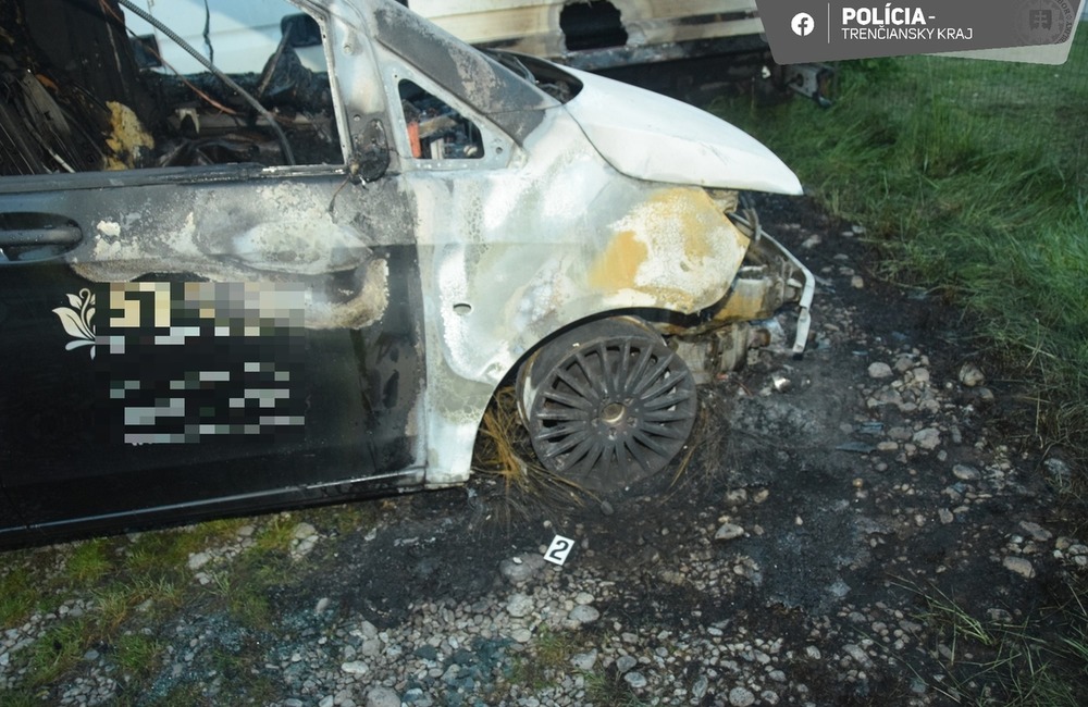 FOTO: Vrátili sa do Košece nekalé praktiky 90. rokov? Horeli tam  autá pohrebnej služby, foto 1