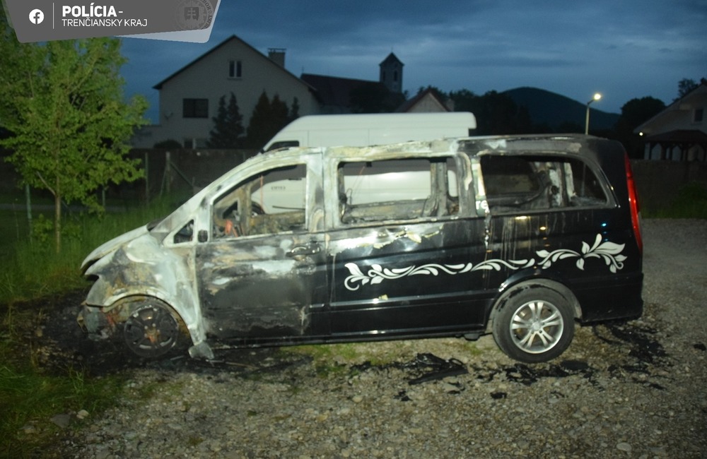 FOTO: Vrátili sa do Košece nekalé praktiky 90. rokov? Horeli tam  autá pohrebnej služby, foto 4