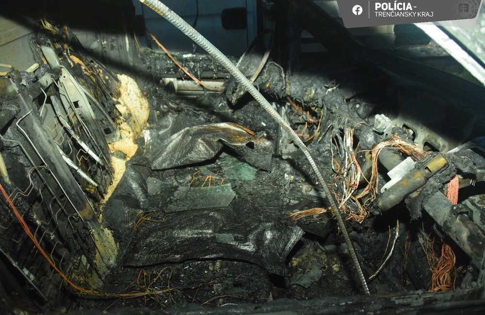 FOTO: Vrátili sa do Košece nekalé praktiky 90. rokov? Horeli tam  autá pohrebnej služby, foto 5