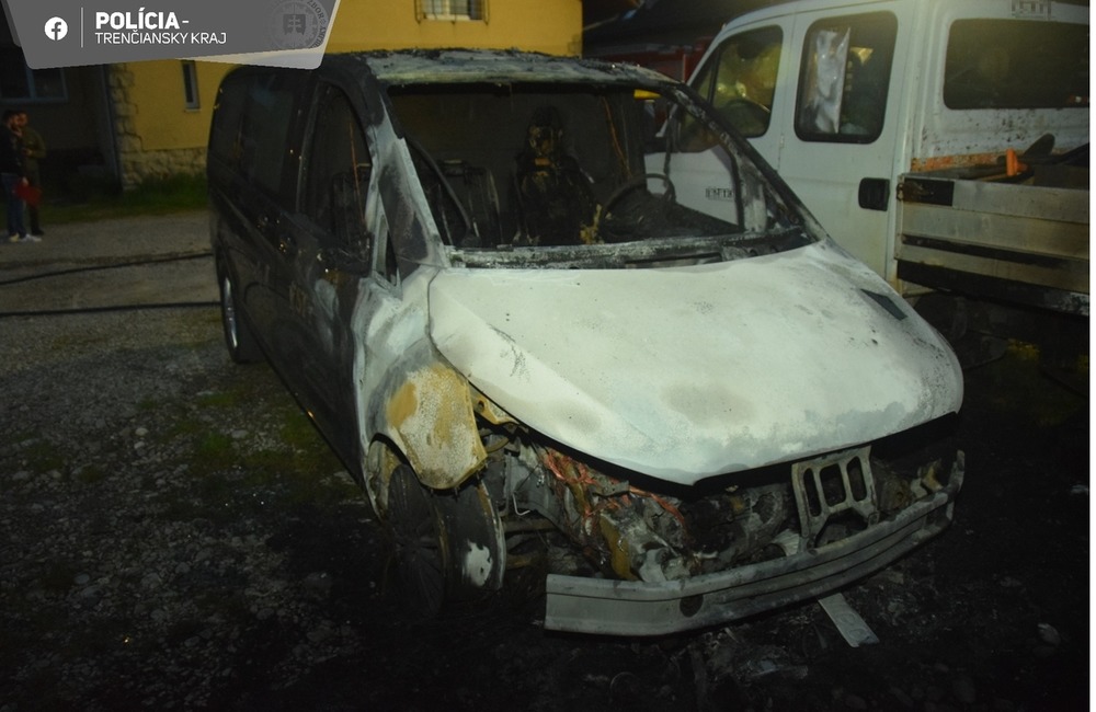 FOTO: Vrátili sa do Košece nekalé praktiky 90. rokov? Horeli tam  autá pohrebnej služby, foto 6