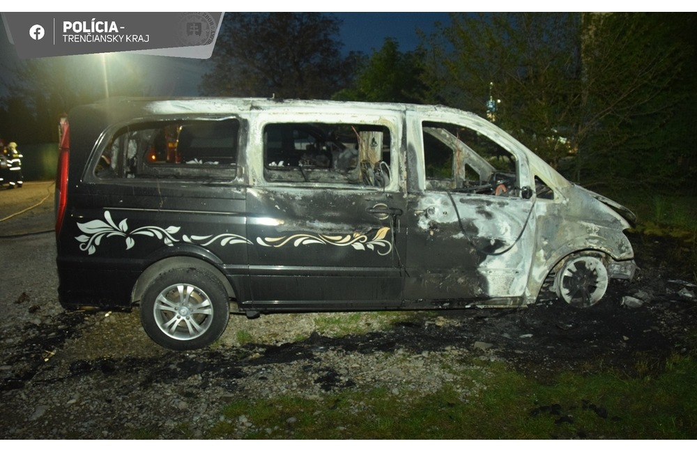 FOTO: Vrátili sa do Košece nekalé praktiky 90. rokov? Horeli tam  autá pohrebnej služby, foto 7