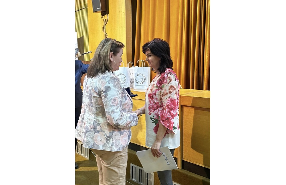 FOTO: Ocenené zdravotné sestry a pôrodné asistentky z považskobystrickej nemocnice, foto 5