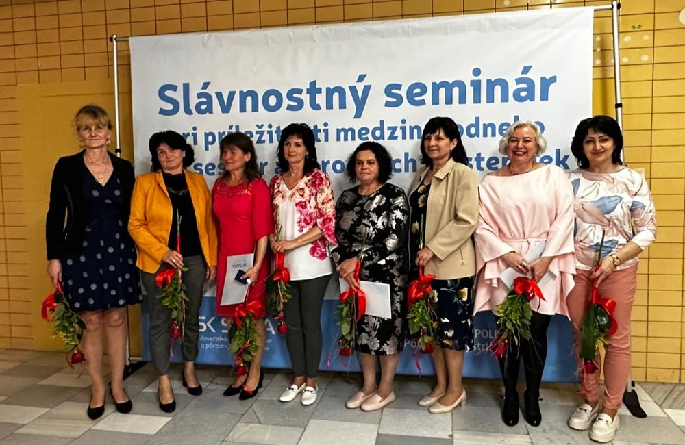 FOTO: Ocenené zdravotné sestry a pôrodné asistentky z považskobystrickej nemocnice, foto 10