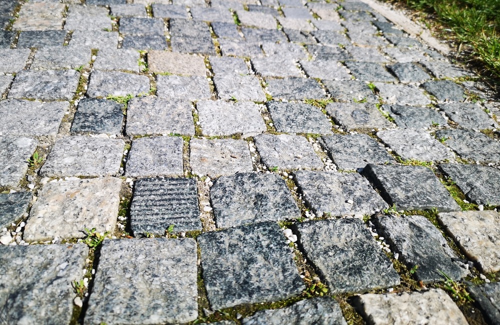 FOTO: Po čom Novomešťania kráčali? Osud vzácnych dlažobných kociek je už spečatený, foto 1