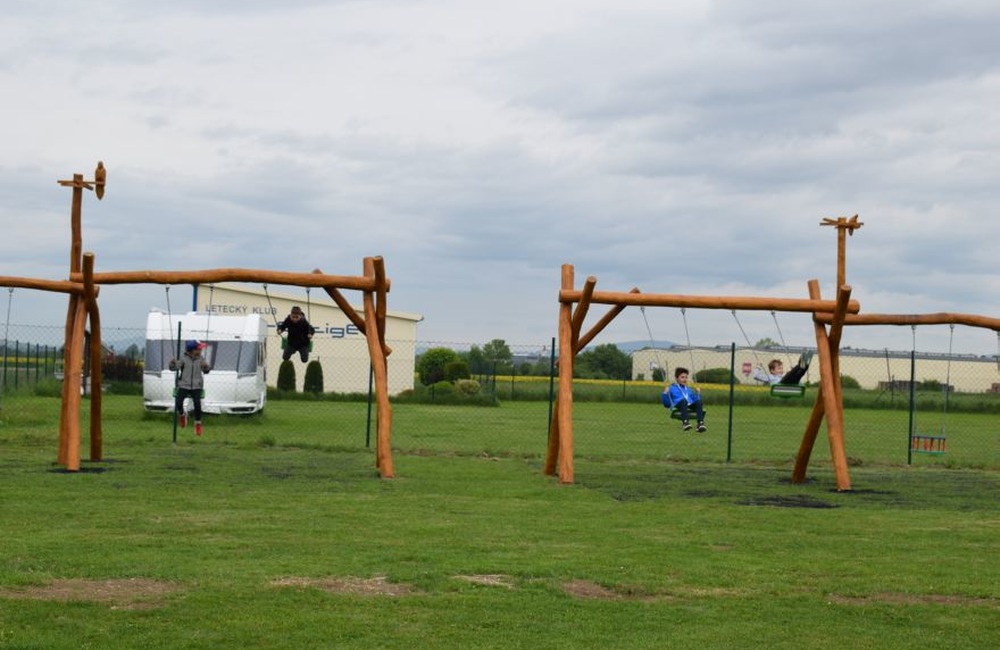 FOTO: Najmenší Partizánčania majú vlastnú loď. Vybudovali ju na trinástom detskom ihrisku v meste, foto 5