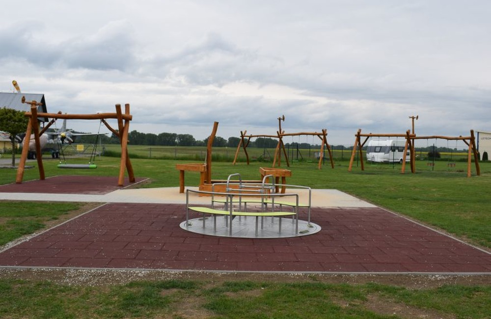 FOTO: Najmenší Partizánčania majú vlastnú loď. Vybudovali ju na trinástom detskom ihrisku v meste, foto 10