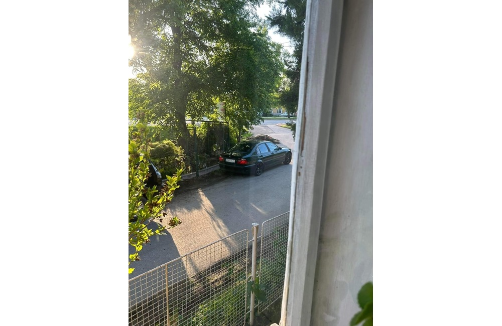 FOTO: Polícia chytila páchateľov, ktorí ukradli peňaženku z auta, foto 1