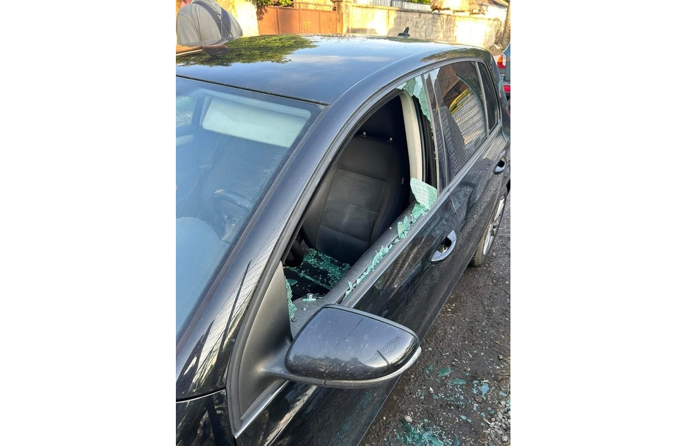 FOTO: Polícia chytila páchateľov, ktorí ukradli peňaženku z auta, foto 4