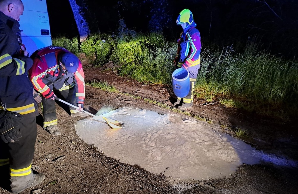FOTO: Po krádeži nafty v Pravenci museli zasahovať hasiči. Zlodeji-babráci spôsobili hotovú ekologickú katastrofu, foto 2