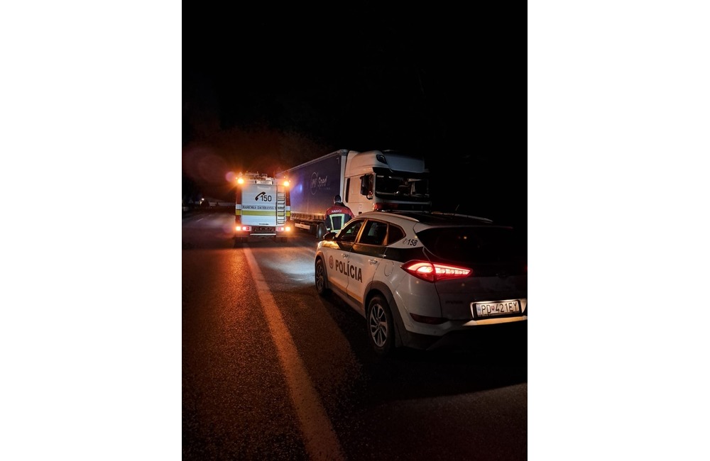 FOTO: Po krádeži nafty v Pravenci museli zasahovať hasiči. Zlodeji-babráci spôsobili hotovú ekologickú katastrofu, foto 4