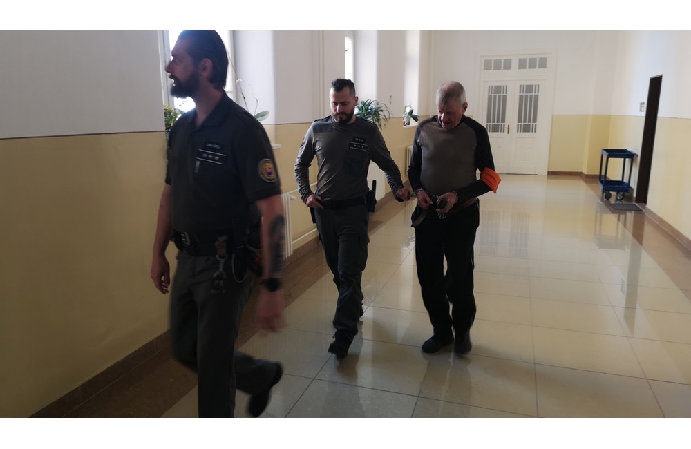 FOTO: Je rozhodnuté. Krajský súd poslal 70-ročného recidivistu na 25 rokov za mreže, foto 2