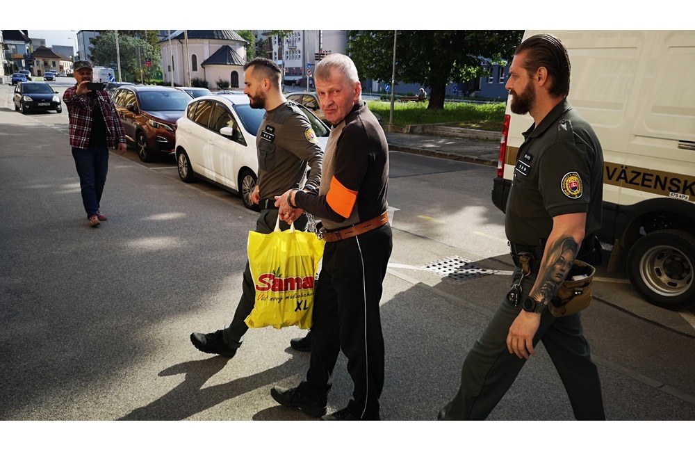 FOTO: Je rozhodnuté. Krajský súd poslal 70-ročného recidivistu na 25 rokov za mreže, foto 4