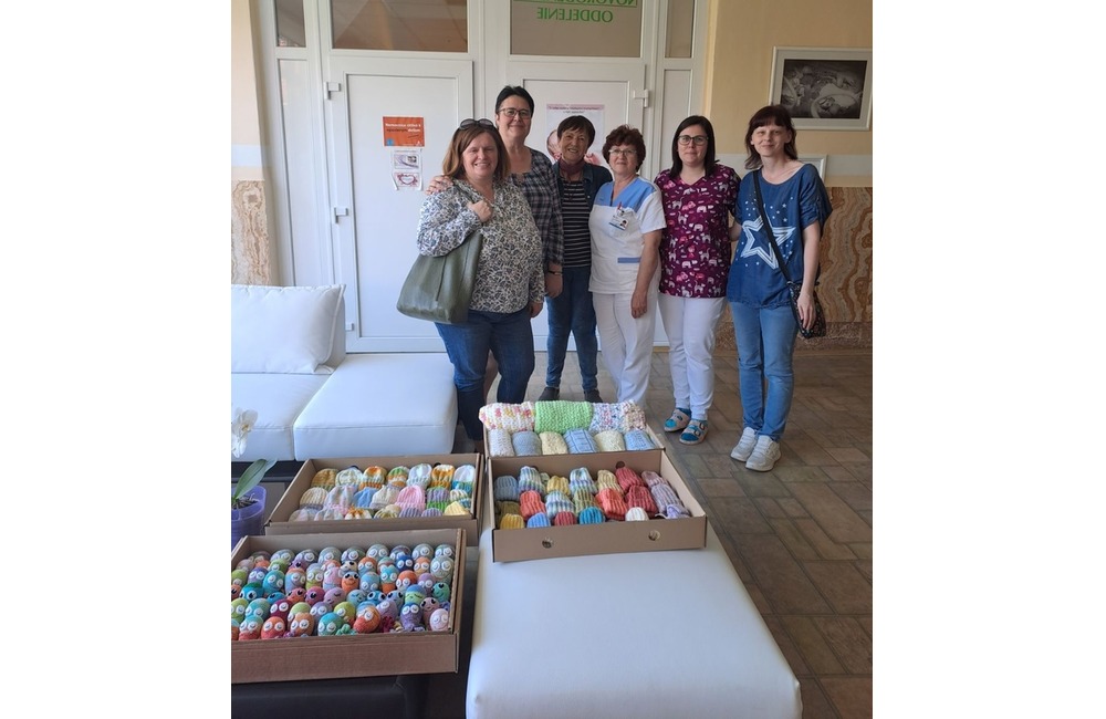 FOTO: Obdivuhodné gesto. Najmenší pacienti z trenčianskej nemocnice dostali krásne darčeky, foto 3