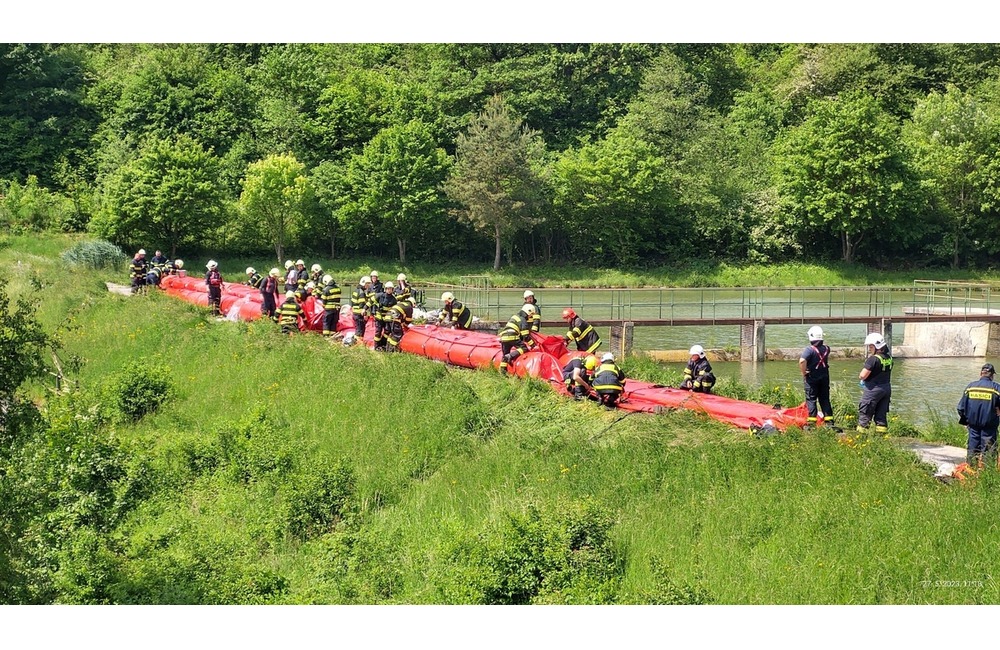 FOTO: Hasiči z Trenčianskeho kraja zabránili v máji takmer pol miliónovým škodám, foto 8