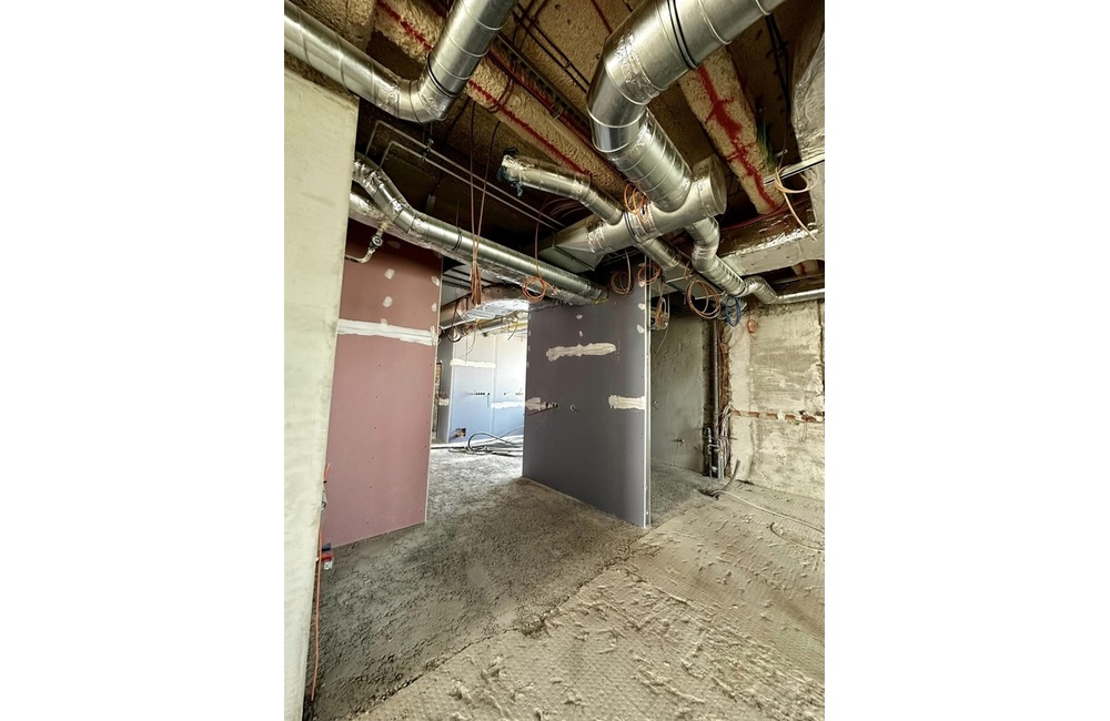 FOTO: Z tohto staveniska v Považskej Bystrici budú onedlho špičkové pôrodné sály. Práce na nich finišujú, foto 1