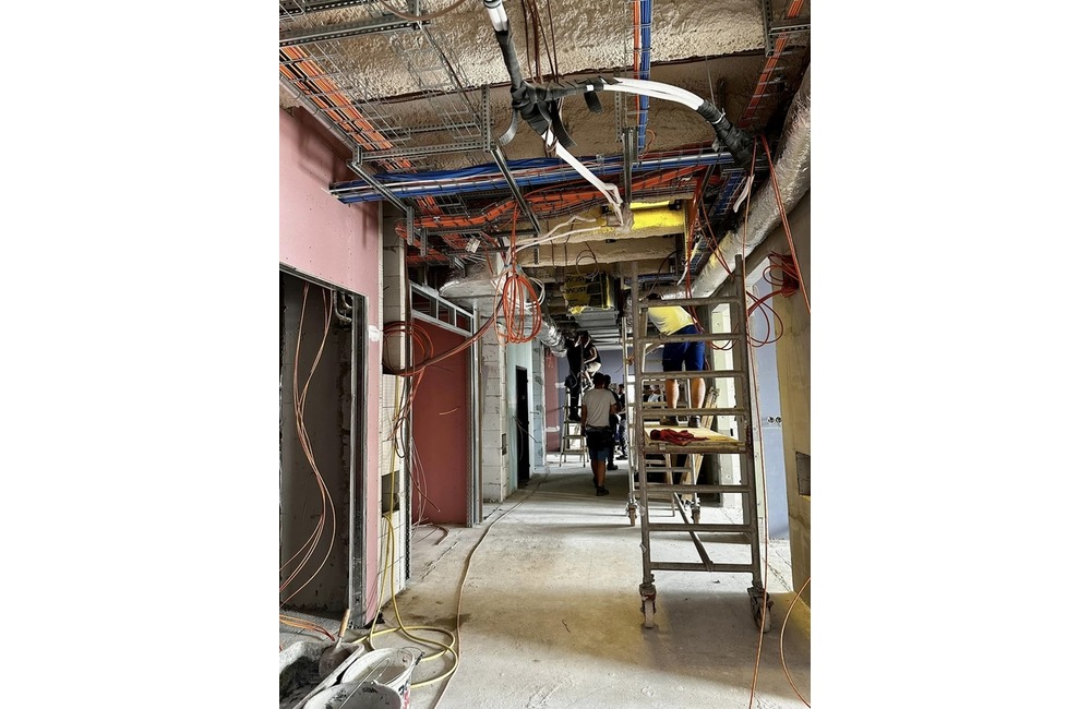 FOTO: Z tohto staveniska v Považskej Bystrici budú onedlho špičkové pôrodné sály. Práce na nich finišujú, foto 4