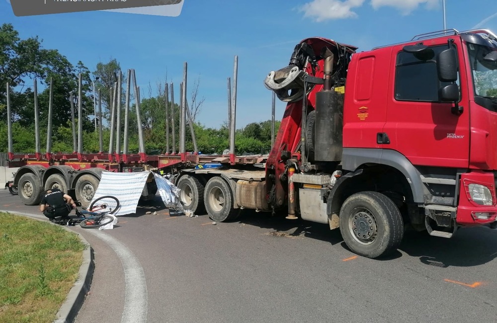 FOTO: Tragická nehoda cyklistu s kamiónom v Novom Meste nad Váhom, foto 2