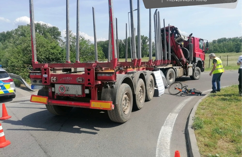 FOTO: Tragická nehoda cyklistu s kamiónom v Novom Meste nad Váhom, foto 3