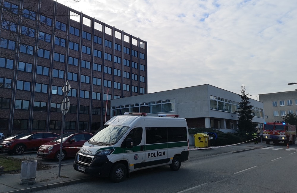 FOTO: Mladý muž sa bál, že ho odsúdia. Na tiesňovej linke oznámil, že na súde je bomba, foto 11