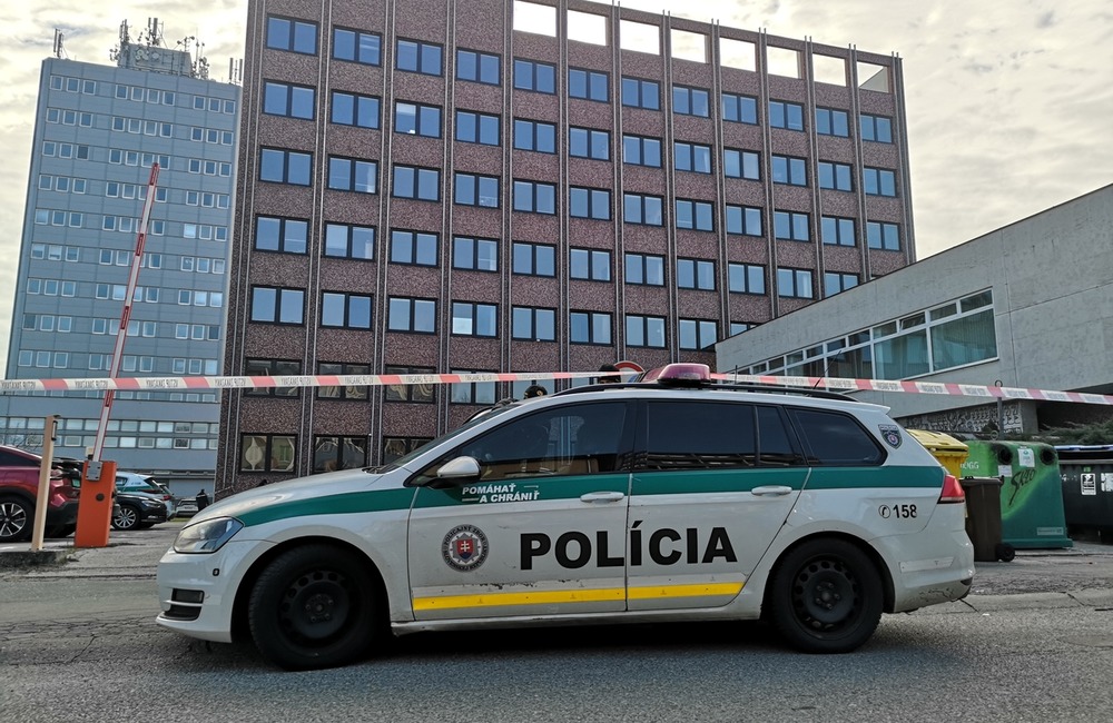 FOTO: Mladý muž sa bál, že ho odsúdia. Na tiesňovej linke oznámil, že na súde je bomba, foto 10