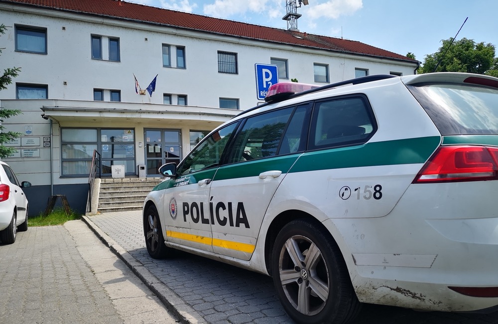 FOTO: Mladý muž sa bál, že ho odsúdia. Na tiesňovej linke oznámil, že na súde je bomba, foto 12