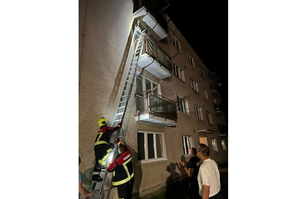 FOTO: Hasiči z Nitrianskeho Pravna majú za sebou rušnú noc. Ani na chvíľu sa nezastavili, foto 7