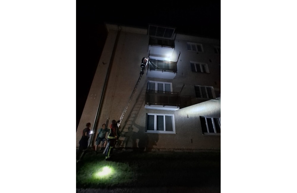 FOTO: Hasiči z Nitrianskeho Pravna majú za sebou rušnú noc. Ani na chvíľu sa nezastavili, foto 8