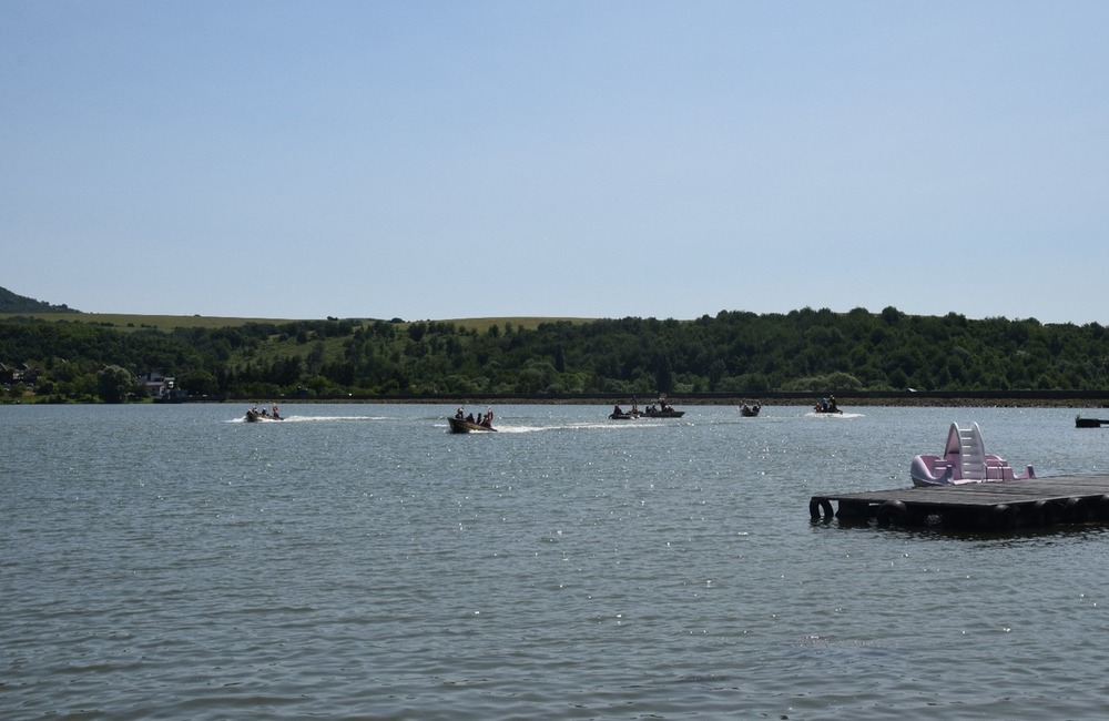 FOTO: Desiatky profesionálnych aj dobrovoľných hasičov obsadili vodnú nádrž pri Prievidzi, foto 17