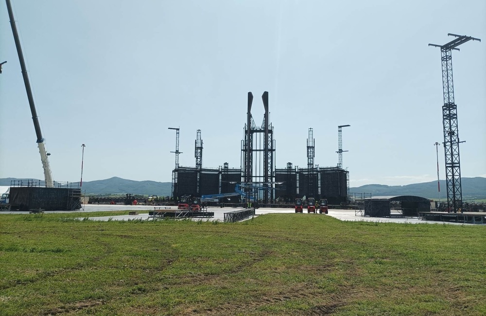 FOTO: Prípravy na najväčší koncert v histórii Slovenska finišujú, pódium pre Rammstein je pripravené, foto 20