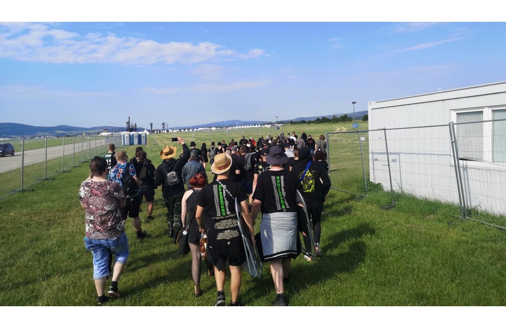 FOTO: Na koncert skupiny Rammstein v Trenčíne prichádzajú prví fanúšikovia, foto 2