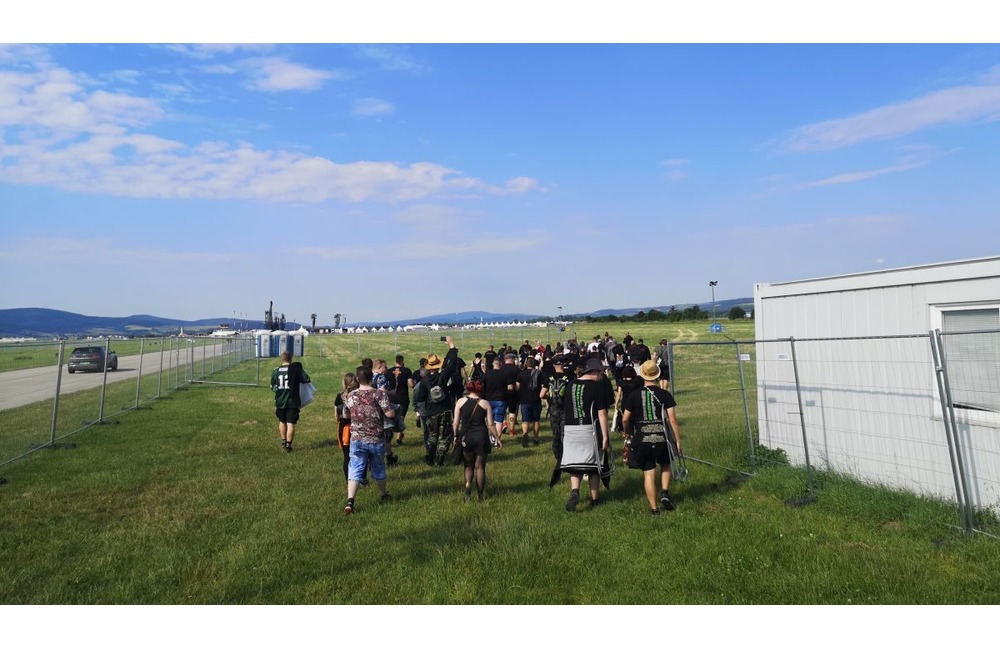 FOTO: Na koncert skupiny Rammstein v Trenčíne prichádzajú prví fanúšikovia, foto 1