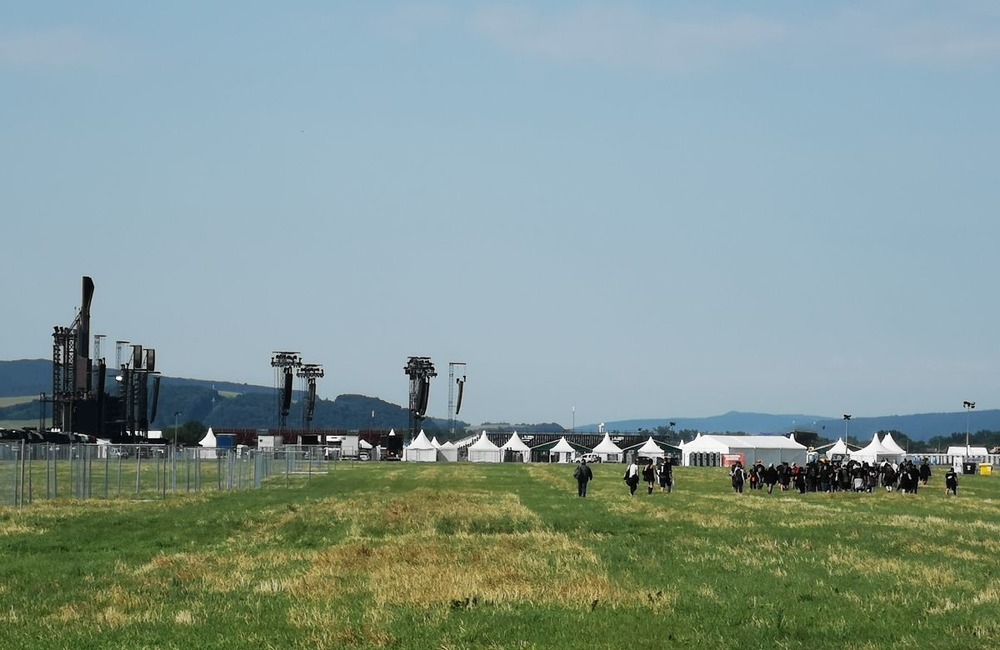 FOTO: Na koncert skupiny Rammstein v Trenčíne prichádzajú prví fanúšikovia, foto 9