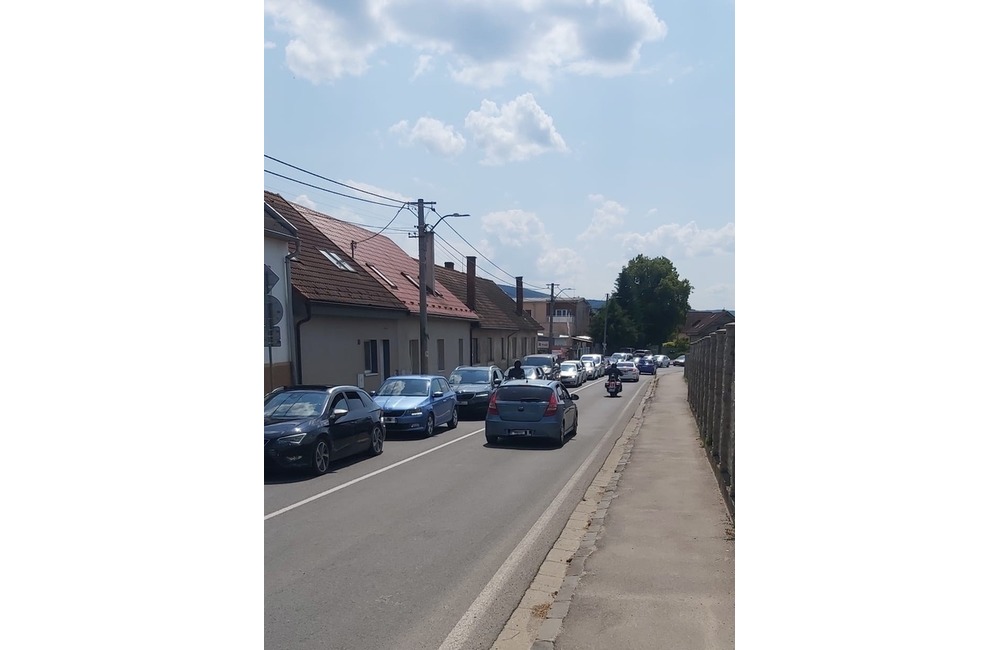 FOTO: Premávka v okolí trenčianskeho letiska sa zhusťuje, fanúšikovia prichádzajú na koncert Rammsteinu, foto 3