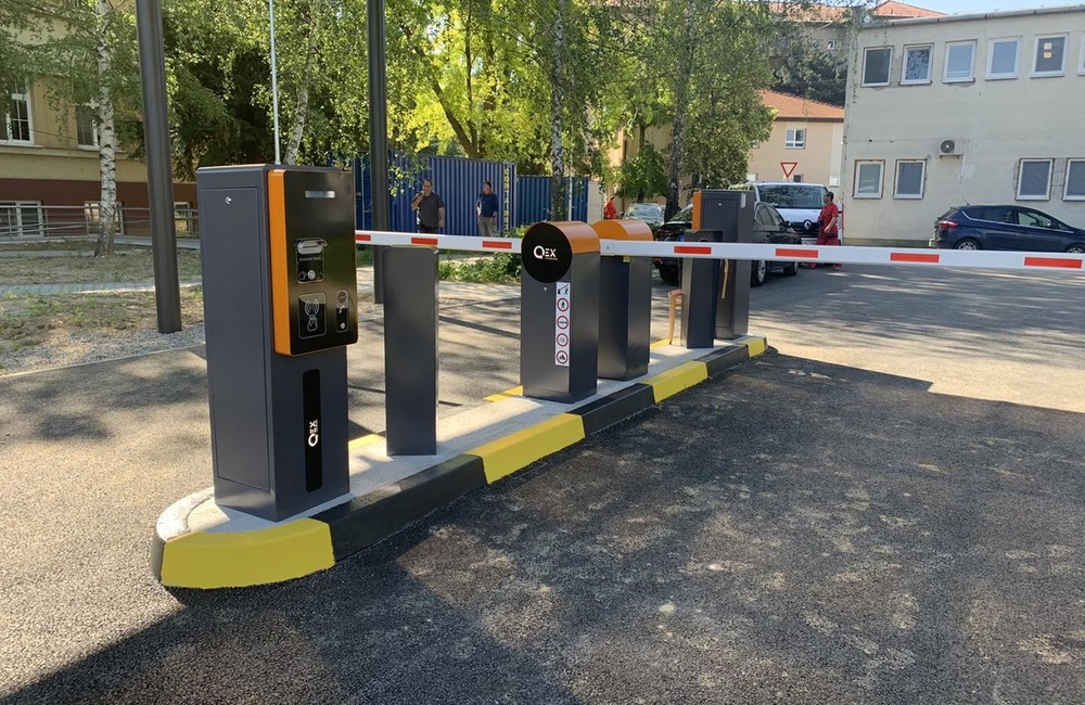 FOTO: Trenčianska nemocnica spustila vedľajší vstup do svojho areálu, foto 1