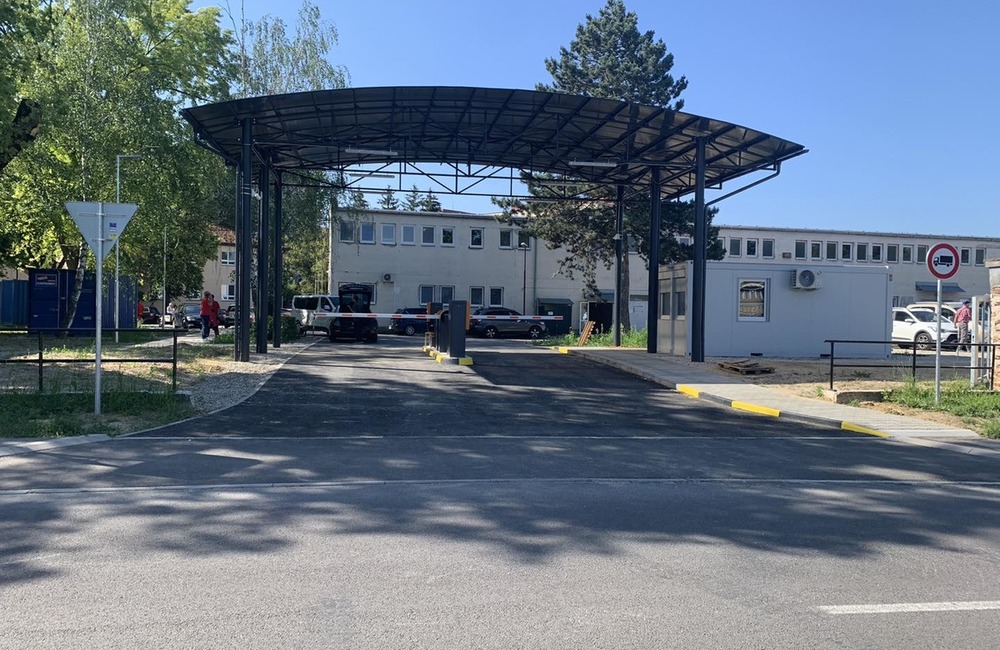 FOTO: Trenčianska nemocnica spustila vedľajší vstup do svojho areálu, foto 3